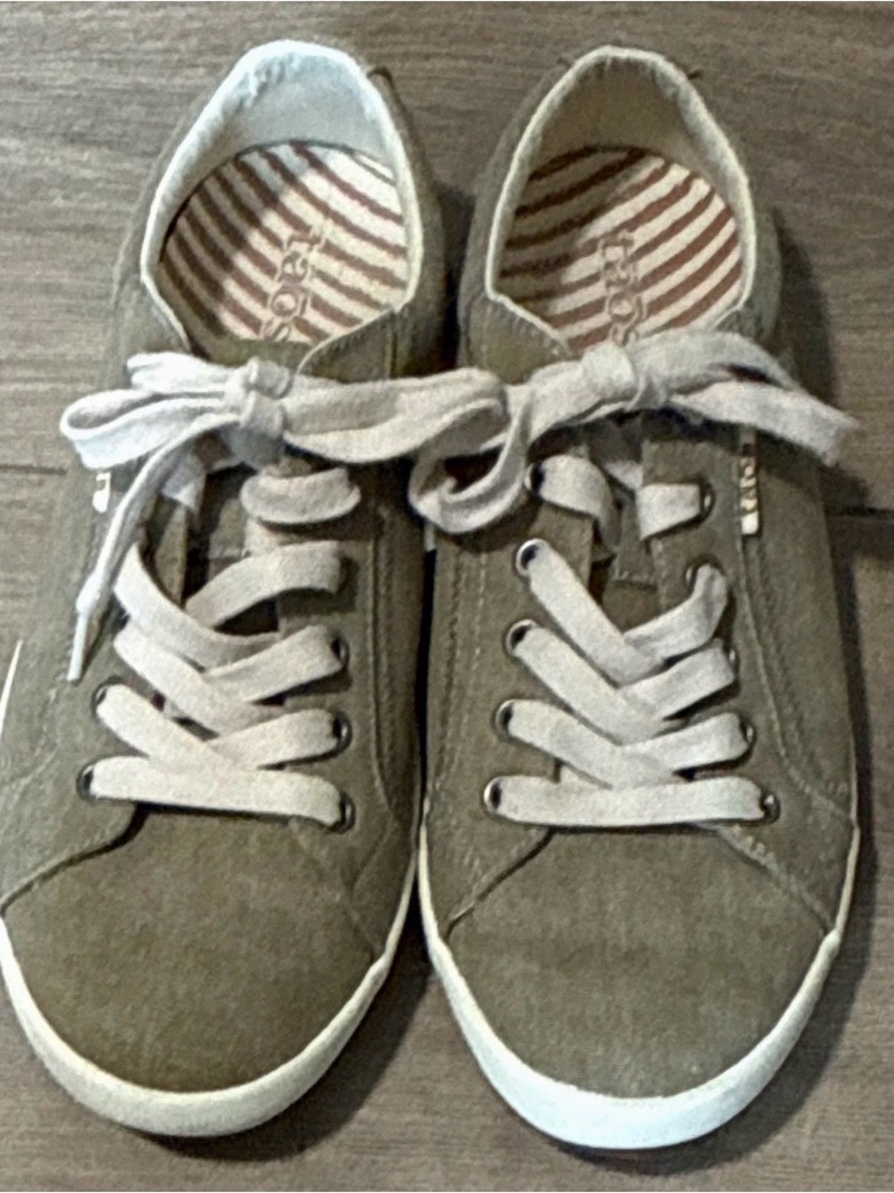 Taos Star Khaki Canvas Lace-Up Sneakers Round Toe Rubber Sole 9.5